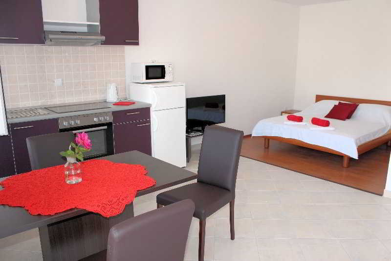 Ira Apartment *